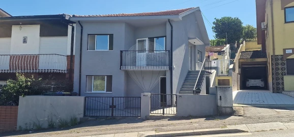 Moradia T2 para Arrendamento em Pedrouços