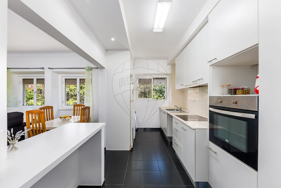 Apartamento T4 para Venda em Alvalade Foto 1