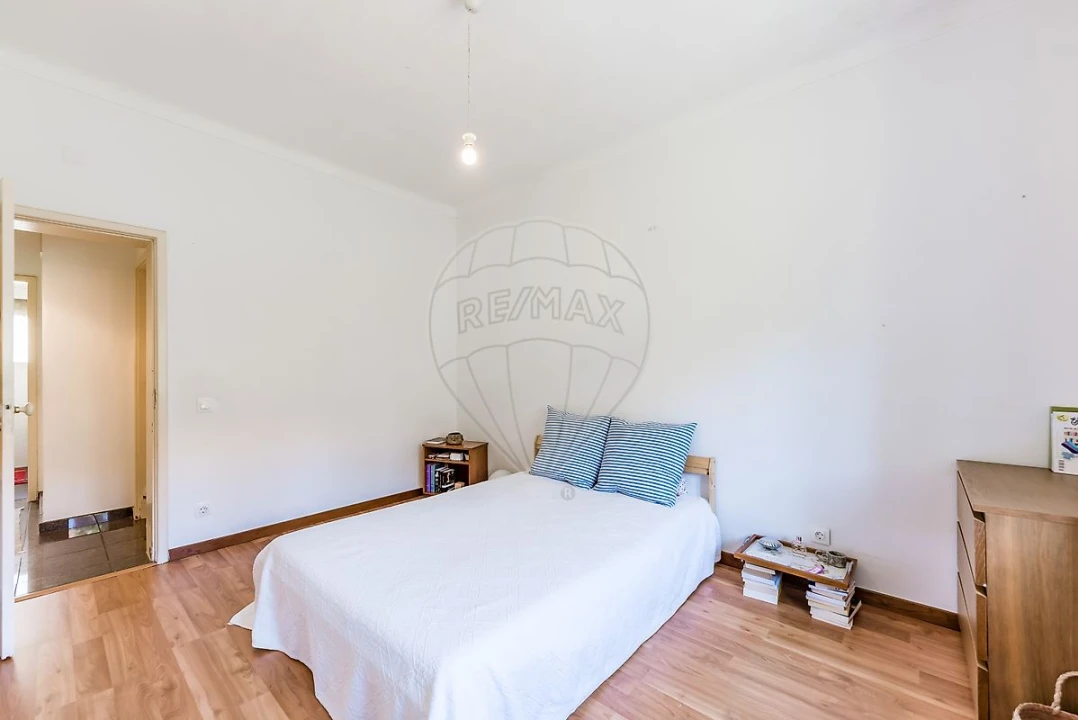 Apartamento T4 para Venda em Alvalade Foto 3