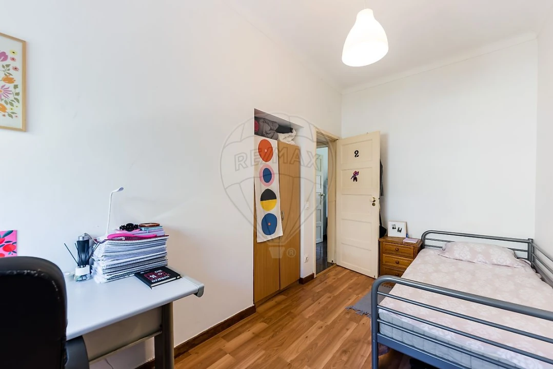 Apartamento T4 para Venda em Alvalade Foto 5
