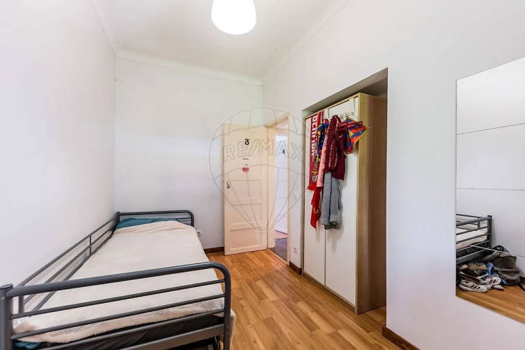 Apartamento T4 para Venda em Alvalade Foto 2