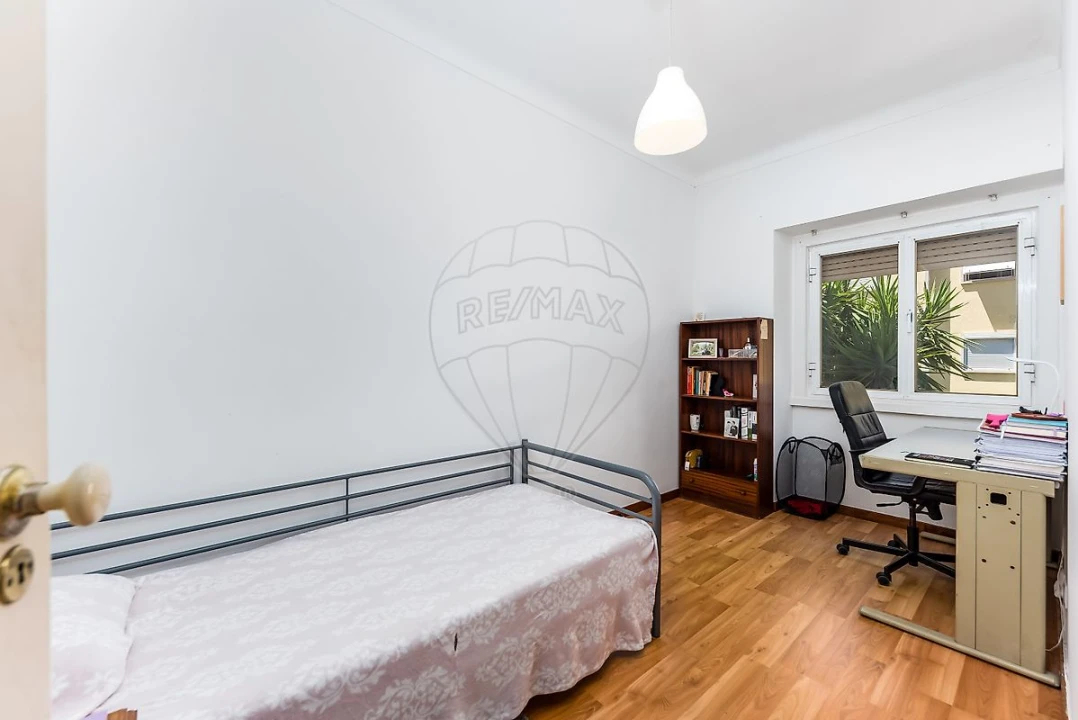 Apartamento T4 para Venda em Alvalade Foto 6