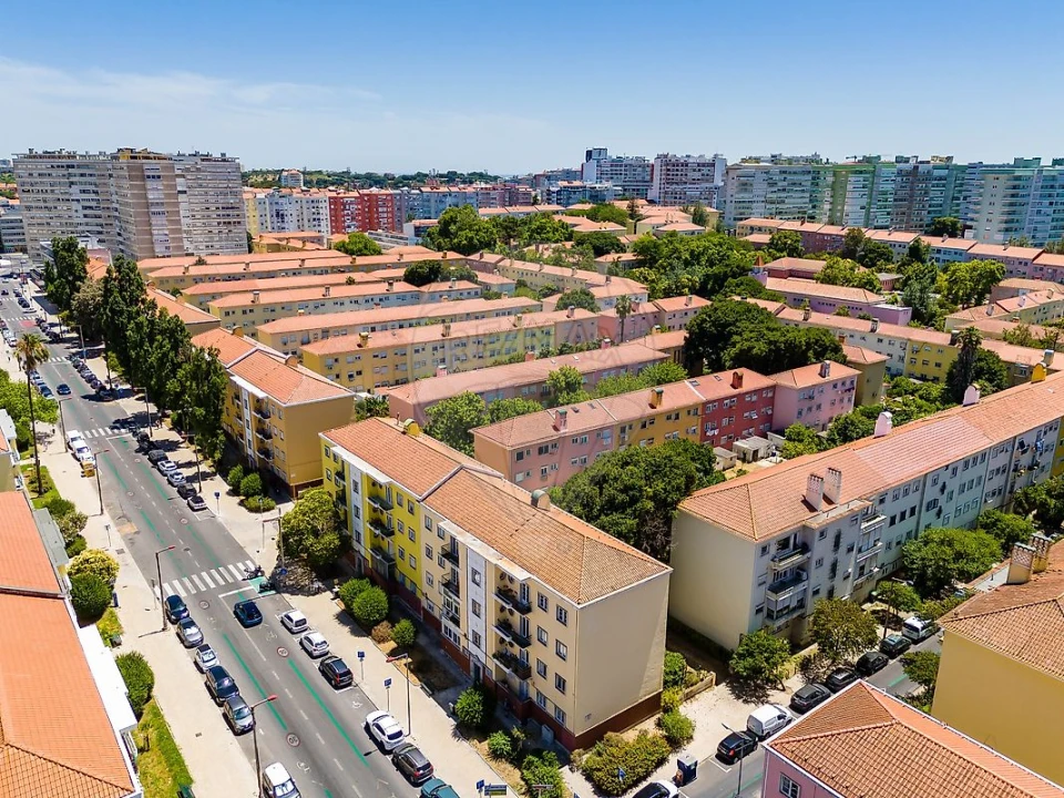 Apartamento T4 para Venda em Alvalade Foto 29