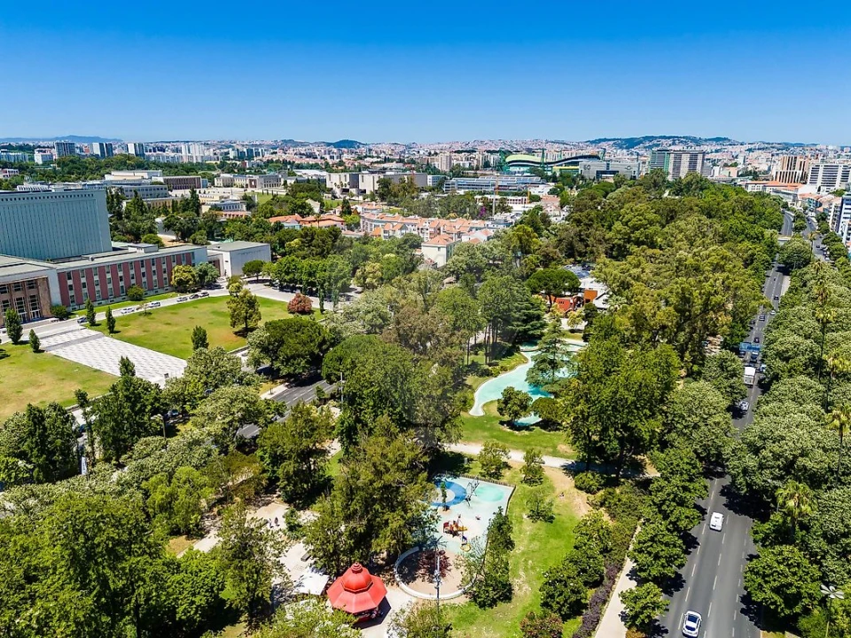 Apartamento T4 para Venda em Alvalade Foto 34