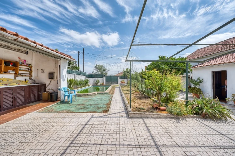 Moradia T3 para Venda em Aveiras de Baixo Foto 33