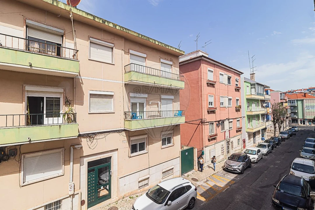 Apartamento T2 para Venda em Venteira Foto 19