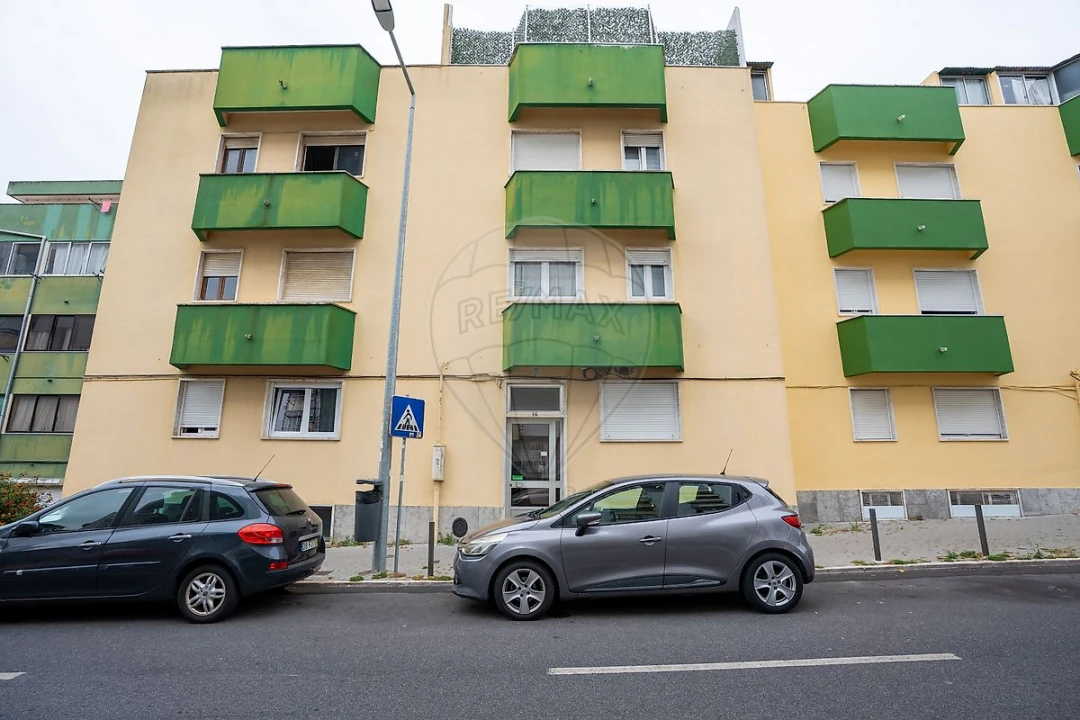 Apartamento T2 para Venda em Rio de Mouro Foto 3