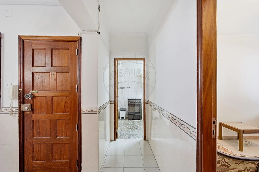 Apartamento T2 para Venda em Rio de Mouro Foto 9