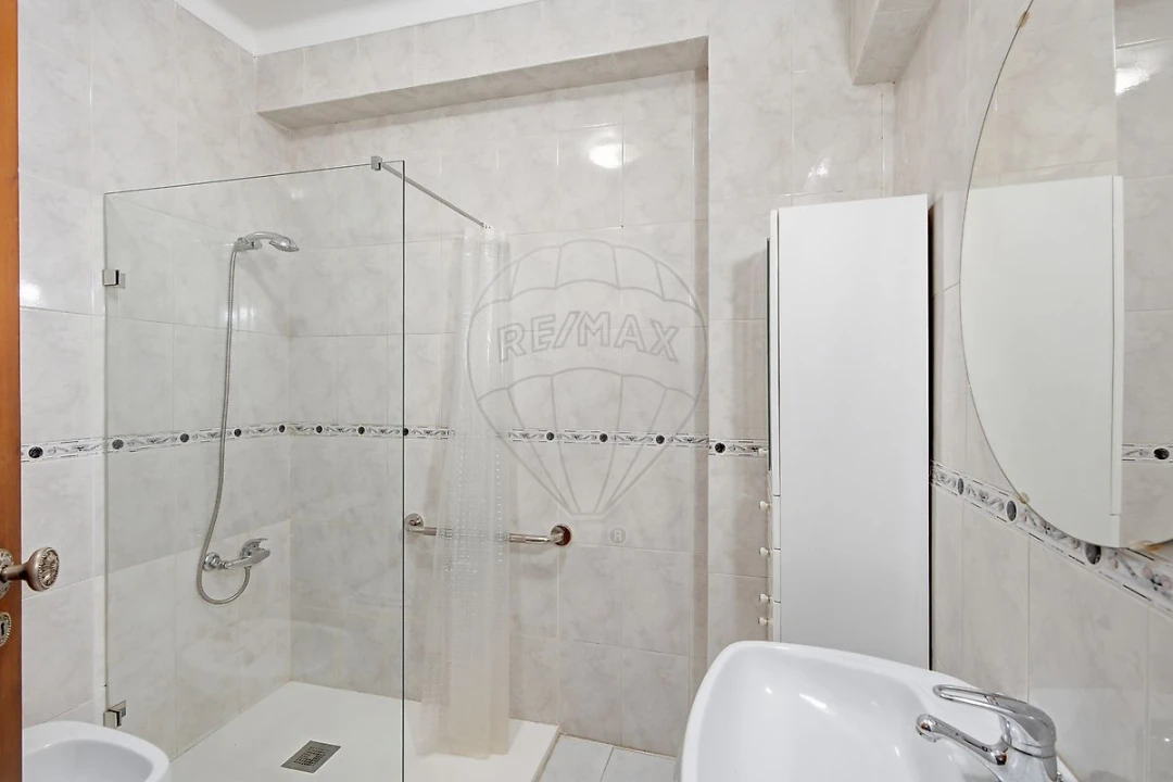 Apartamento T2 para Venda em Rio de Mouro Foto 6