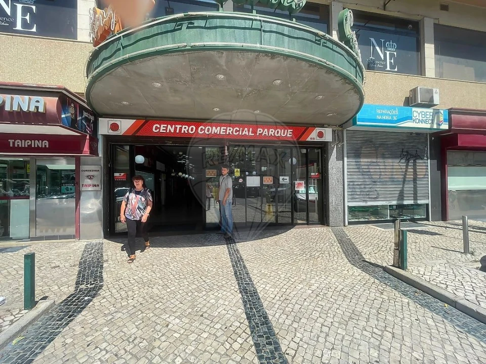 Loja para Arrendamento em Alverca do Ribatejo e Sobralinho Foto 11