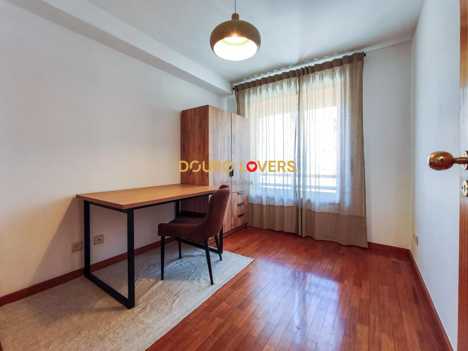 Apartamento T2 para Venda em Ramalde Foto 23