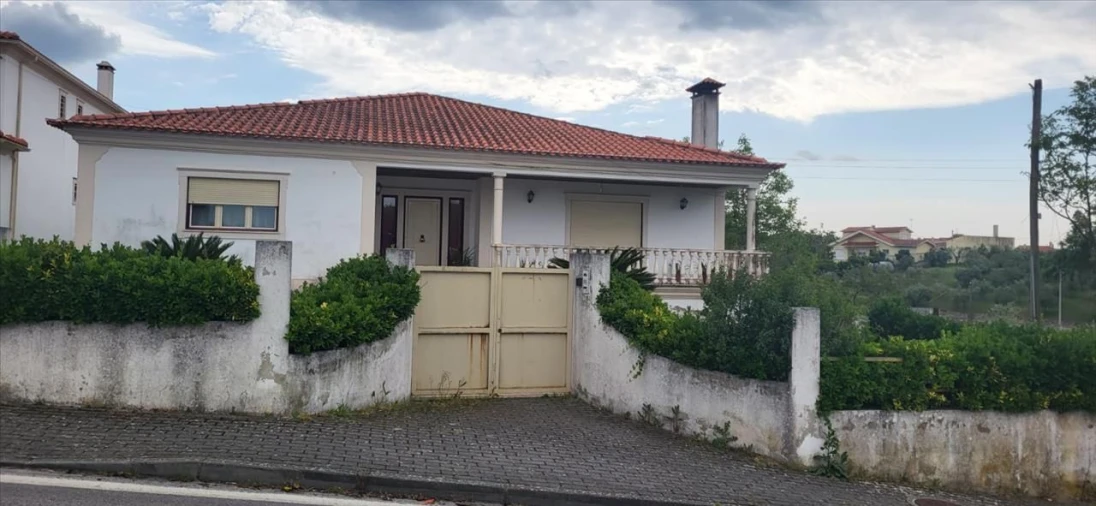Moradia T2 para Venda em Arrabal Foto 2
