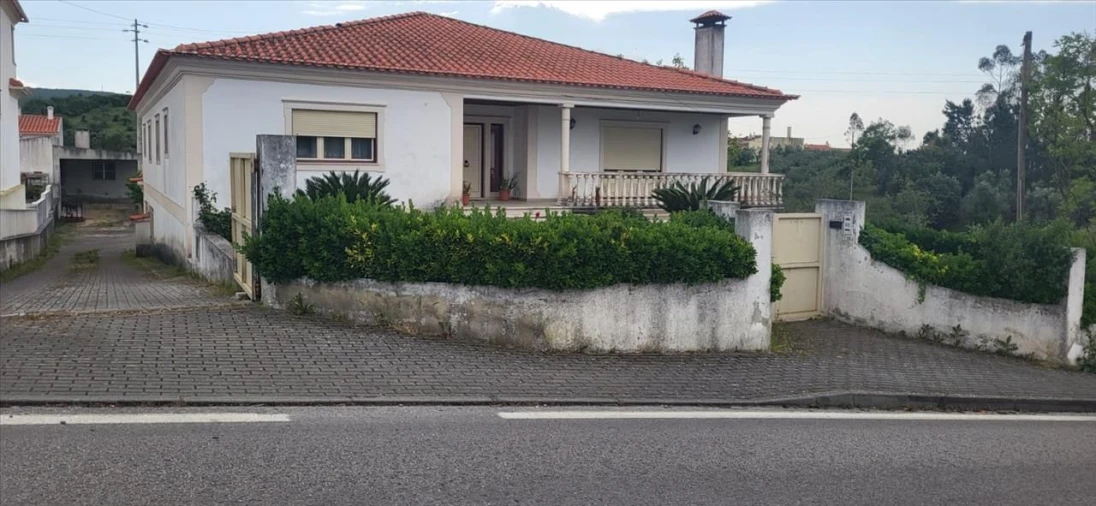 Moradia T2 para Venda em Arrabal Foto 3