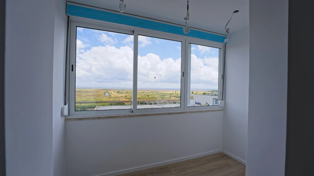 Apartamento T3 para Venda em Póvoa de Santa Iria e Forte da Casa Foto 13