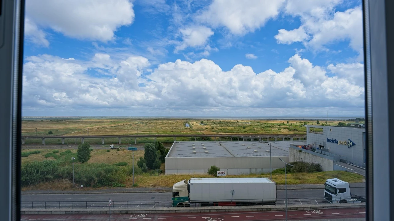 Apartamento T3 para Venda em Póvoa de Santa Iria e Forte da Casa Foto 14