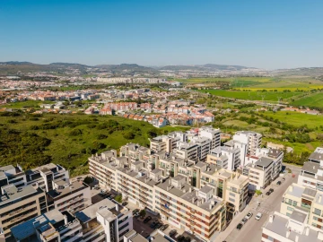 Negócio para Venda em Santo António dos Cavaleiros e Frielas