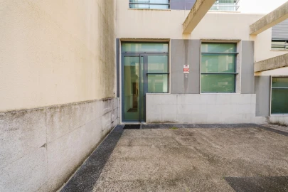Negócio para Venda em Santo António dos Cavaleiros e Frielas