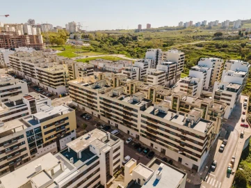Negócio para Venda em Santo António dos Cavaleiros e Frielas
