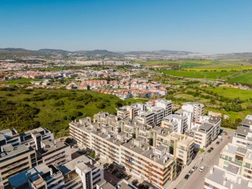 Negócio para Venda em Santo António dos Cavaleiros e Frielas