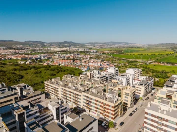 Negócio para Venda em Santo António dos Cavaleiros e Frielas