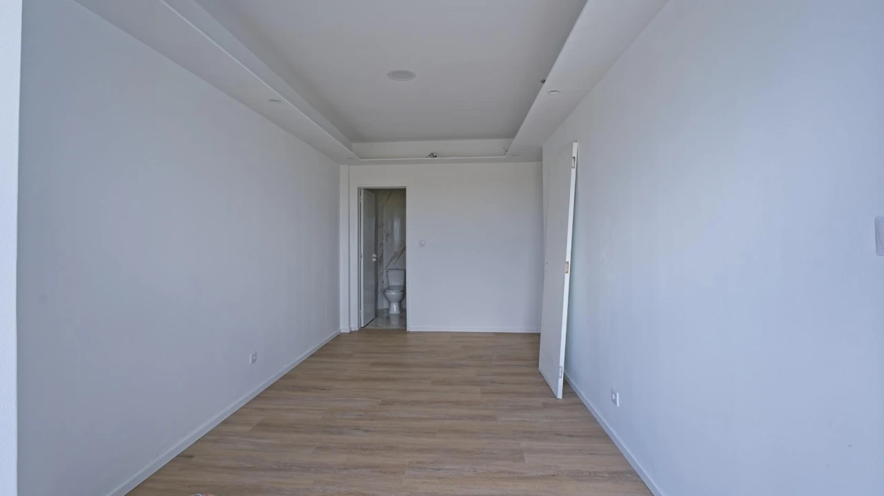 Apartamento T3 para Venda em Póvoa de Santa Iria e Forte da Casa Foto 15