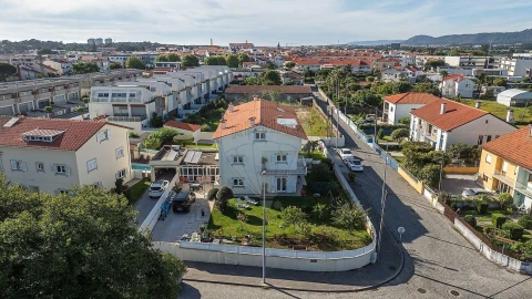 Moradia T5 para Venda em Agrela e Serafão