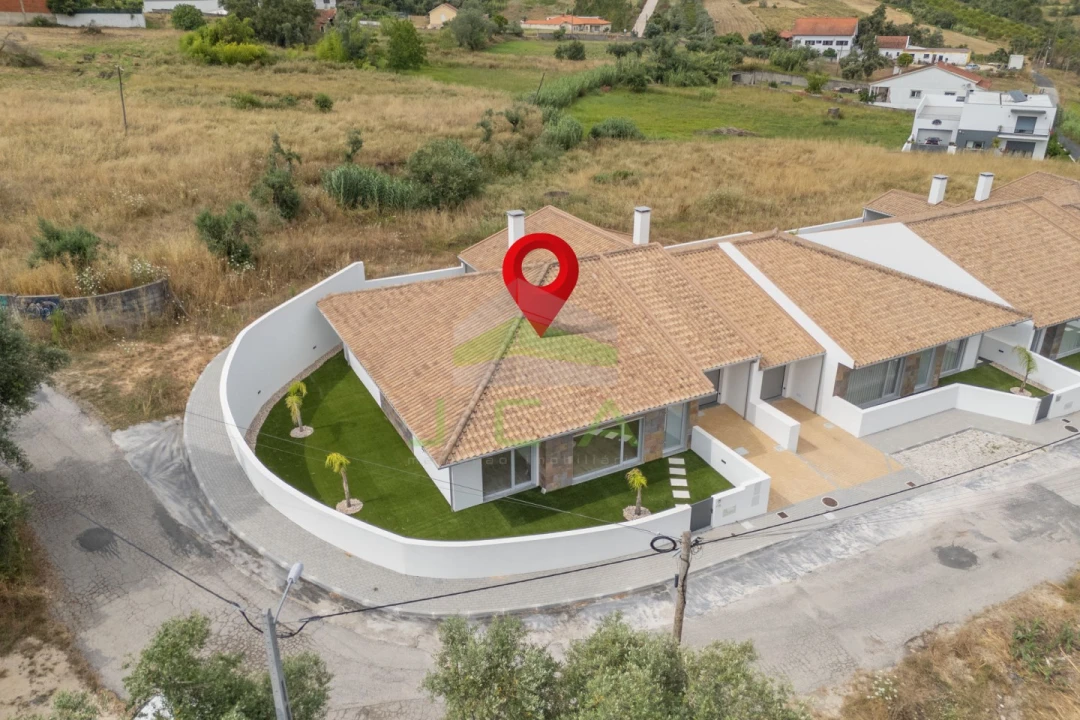 Moradia T4 para Venda em Santa Eufémia e Boa Vista Foto 1
