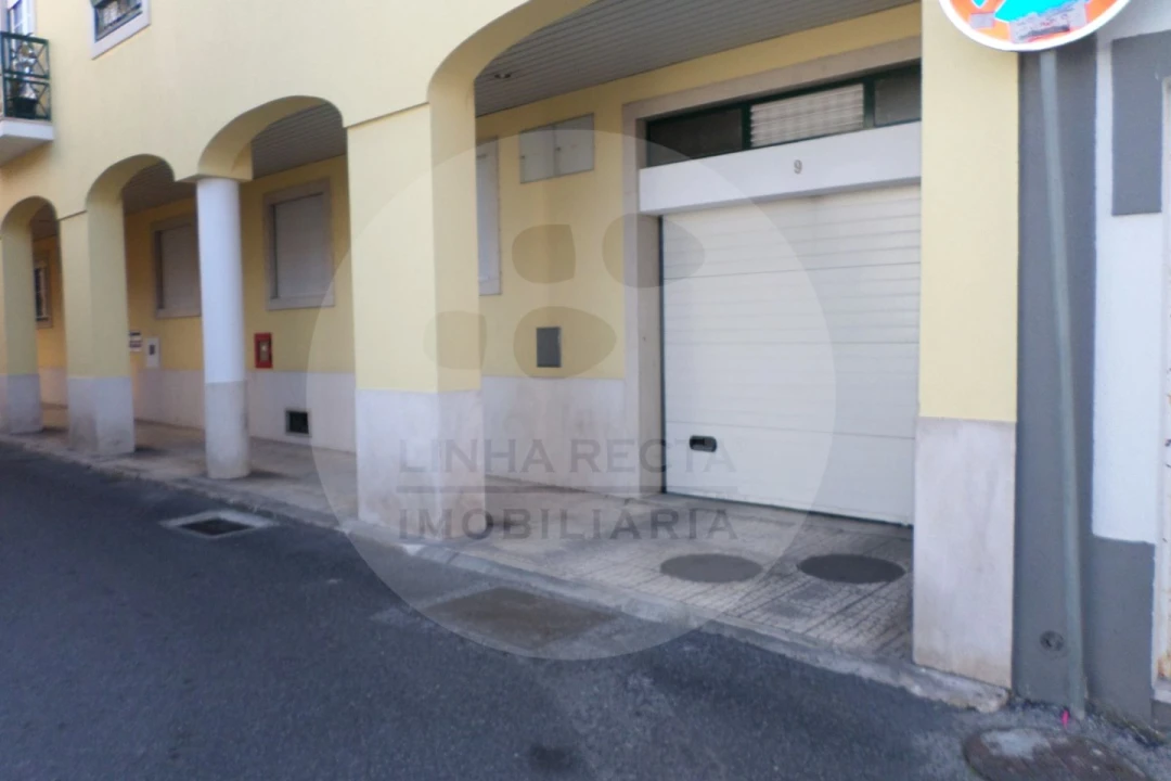 Garagem para Arrendamento em União das Freguesias de Setúbal Foto 1