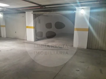 Garagem para Arrendamento em União das Freguesias de Setúbal