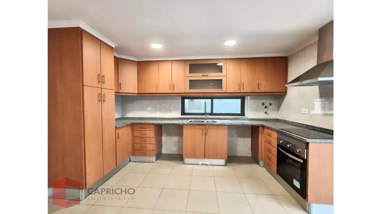Moradia T5 para Venda em Laranjeiro e Feijó Foto 3