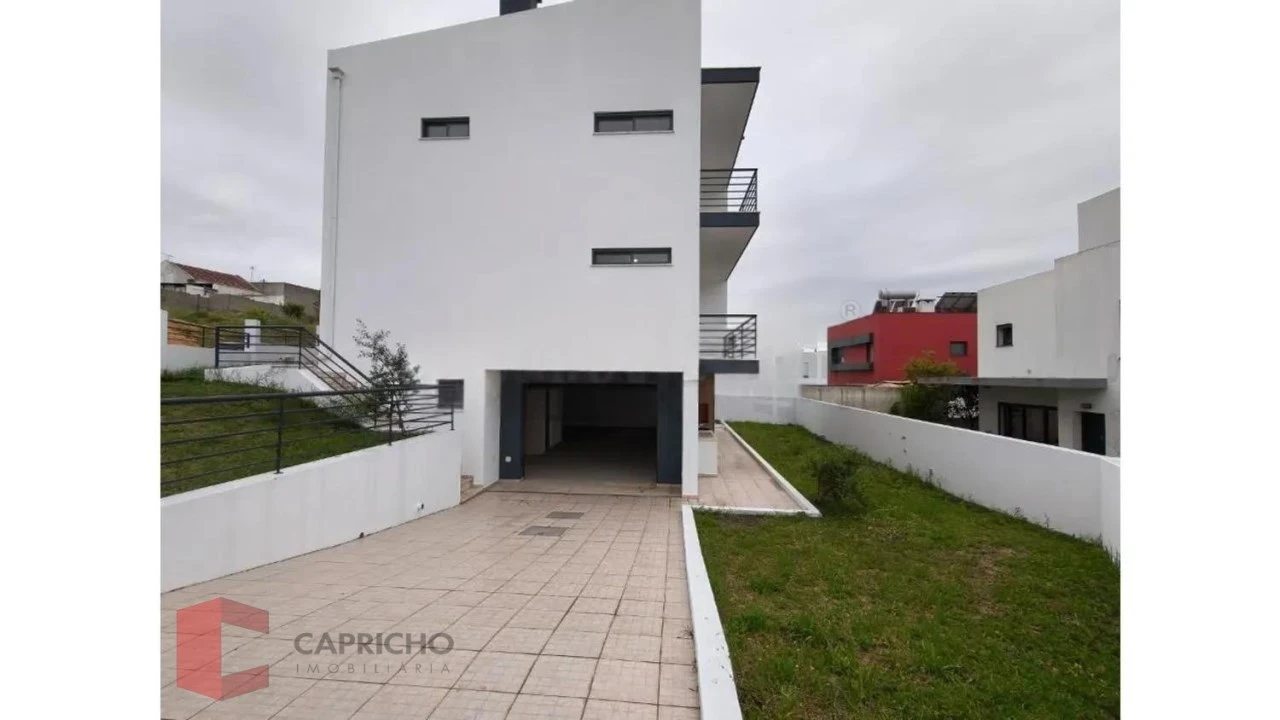 Moradia T5 para Venda em Laranjeiro e Feijó Foto 5
