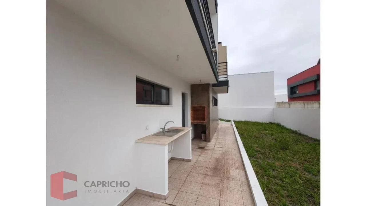 Moradia T5 para Venda em Laranjeiro e Feijó Foto 6