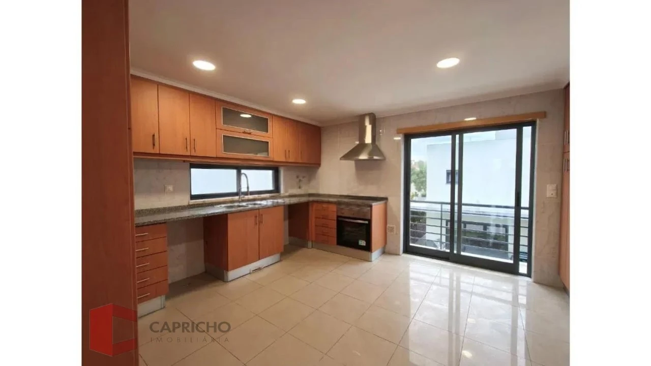 Moradia T5 para Venda em Laranjeiro e Feijó Foto 9