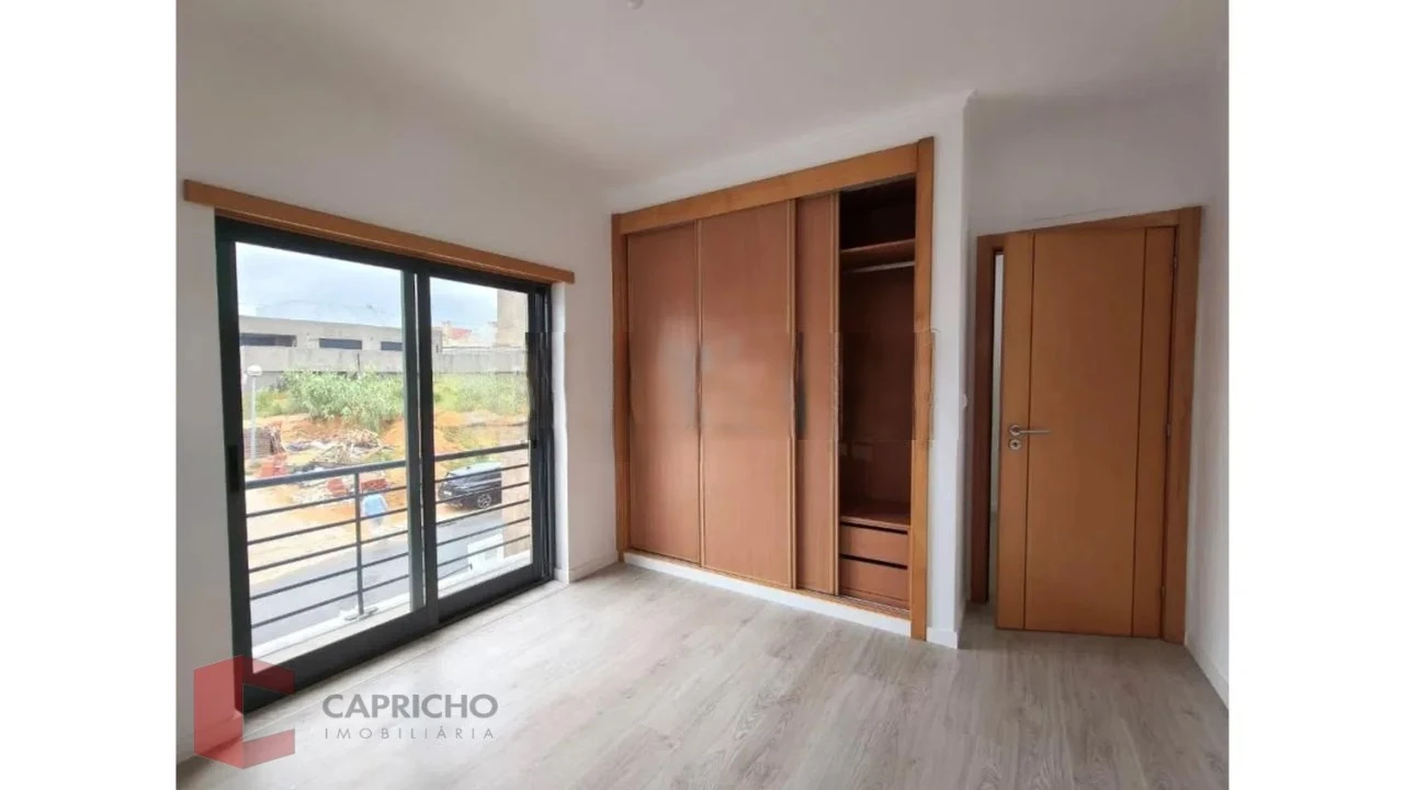 Moradia T5 para Venda em Laranjeiro e Feijó Foto 11