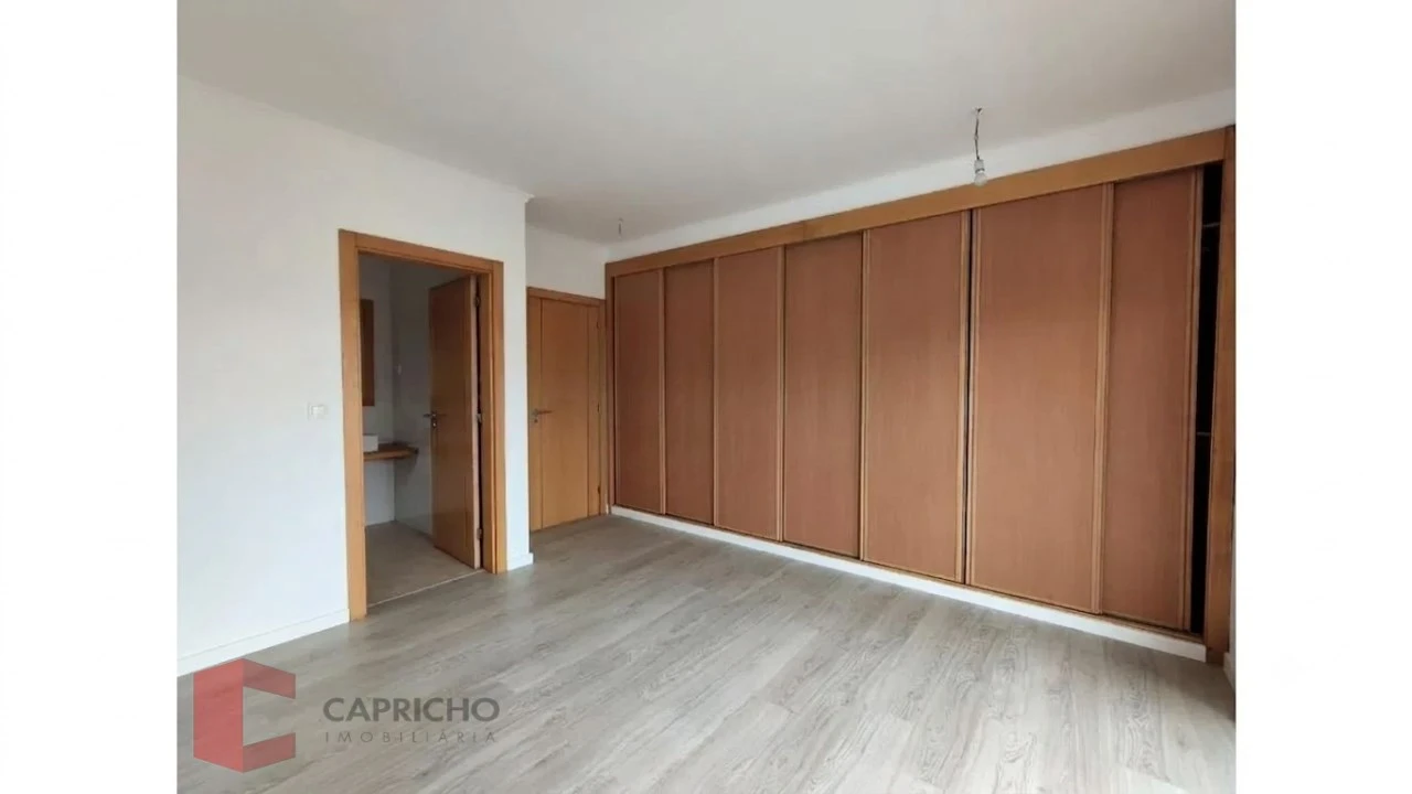 Moradia T5 para Venda em Laranjeiro e Feijó Foto 14