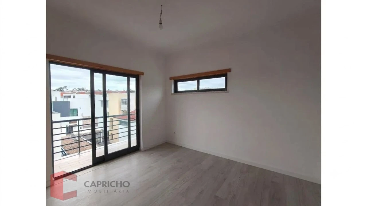 Moradia T5 para Venda em Laranjeiro e Feijó Foto 15