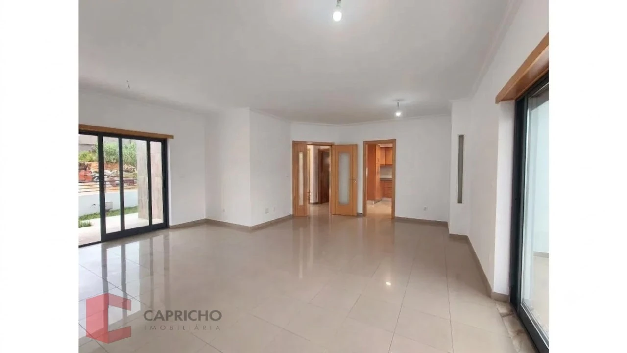 Moradia T5 para Venda em Laranjeiro e Feijó Foto 17