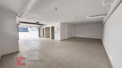 Moradia T5 para Venda em Laranjeiro e Feijó