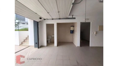 Moradia T5 para Venda em Laranjeiro e Feijó
