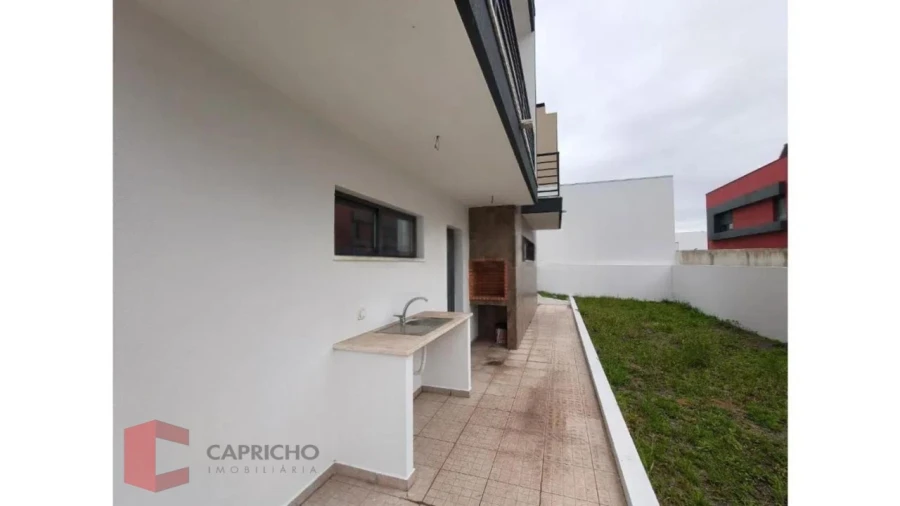 Moradia T5 para Venda em Laranjeiro e Feijó Foto 6