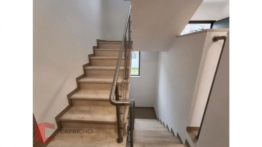 Moradia T5 para Venda em Laranjeiro e Feijó Foto 18
