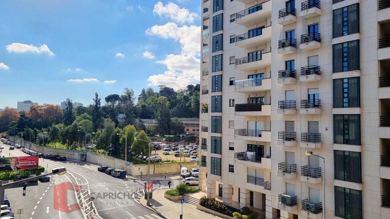 Apartamento T3 para Venda em São Domingos de Benfica Foto 2