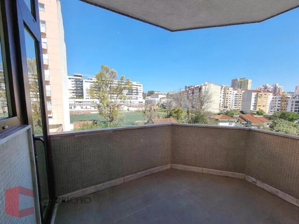 Apartamento T3 para Venda em São Domingos de Benfica Foto 4