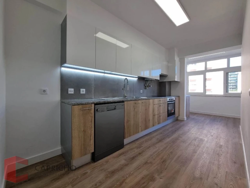 Apartamento T3 para Venda em São Domingos de Benfica Foto 5
