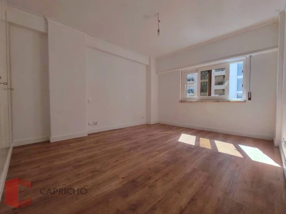 Apartamento T3 para Venda em São Domingos de Benfica Foto 6