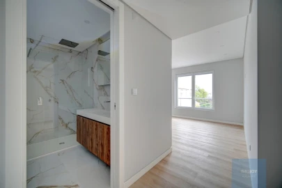 Apartamento T3 para Venda em Carcavelos e Parede