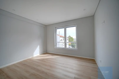 Apartamento T3 para Venda em Carcavelos e Parede