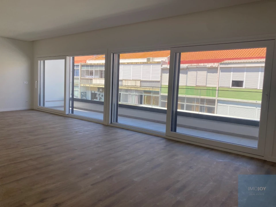 Apartamento T4 para Venda em Almada, Cova da Piedade, Pragal e Cacilhas Foto 4