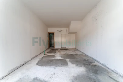 Loja para Arrendamento em Caldas de Vizela (São Miguel e São João)
