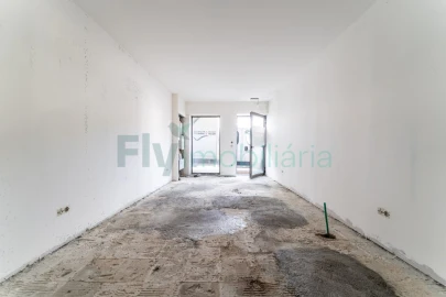 Loja para Arrendamento em Caldas de Vizela (São Miguel e São João)